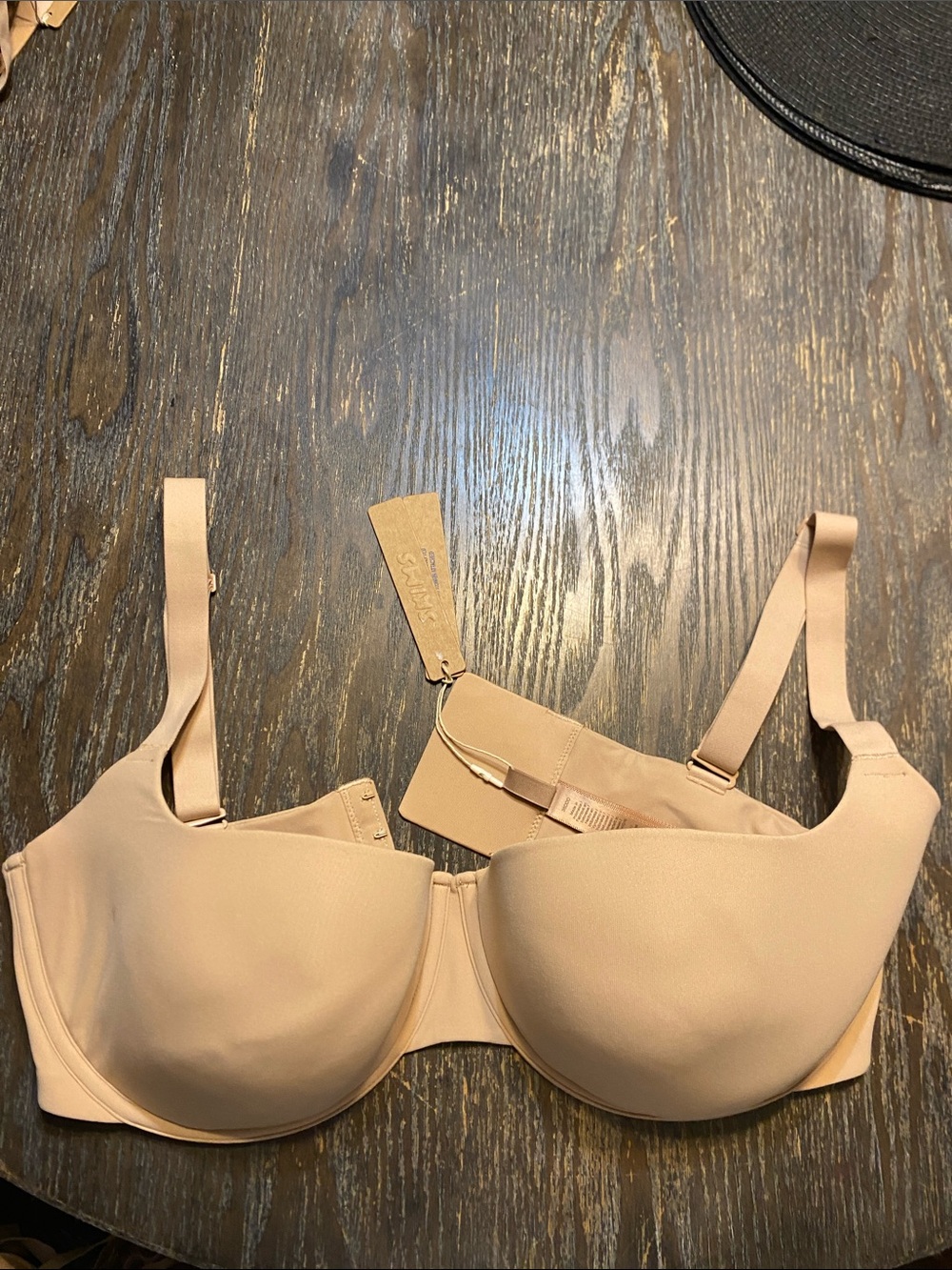 SKIMS Fits everybody lightly lined balconette bra clay 38DDD NWT creases in pads